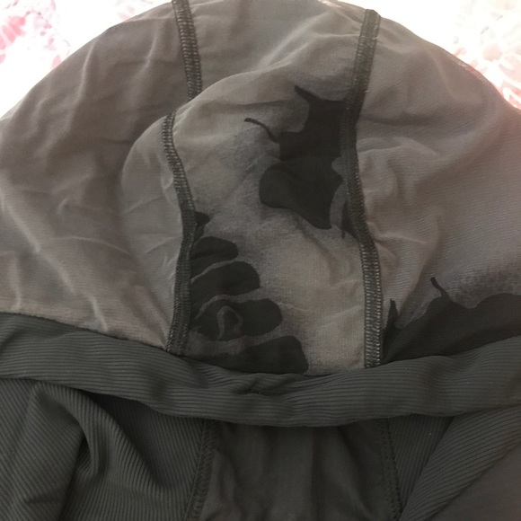 Lululemon - Picture 4 of 7